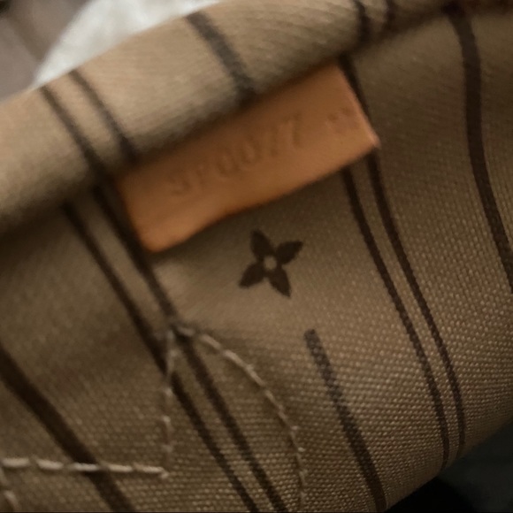 SOLD Authentic Louis Vuitton Neverfull mm - Picture 7 of 11